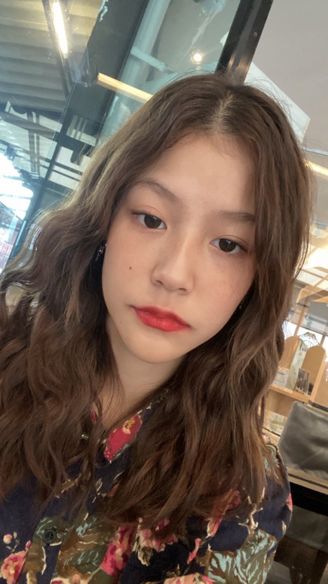 vousjay's tweet photo. น้องใบปอมารันวงการเซลฟี่ละ น่ารักว่ะ🫠 https://t.co/nD9uasbQYo