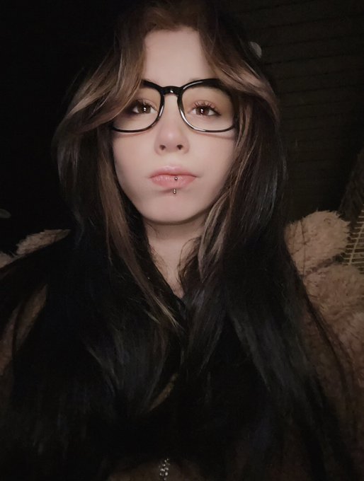1 pic. comfy maxing outside tonight on this cool night 🌙 https://t.co/LQImvLHcIX