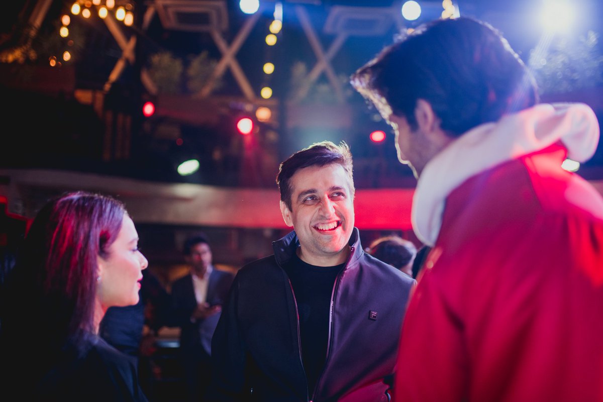 MadhavSheth1's tweet photo. Friday night was nothing less than phenomenal!
Sharing a few moments from our preview party of the realme 10 Pro 5G Coca-Cola Edition. #CheersForReal https://t.co/GEAT4HGxnY