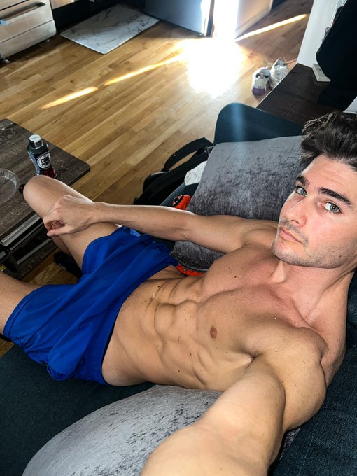 Charlie Matthews - Have a great weekend everyone! Live on OF at 5:00pm pst Sunday (Link Below!) https://t.co/0aon1SVSQh