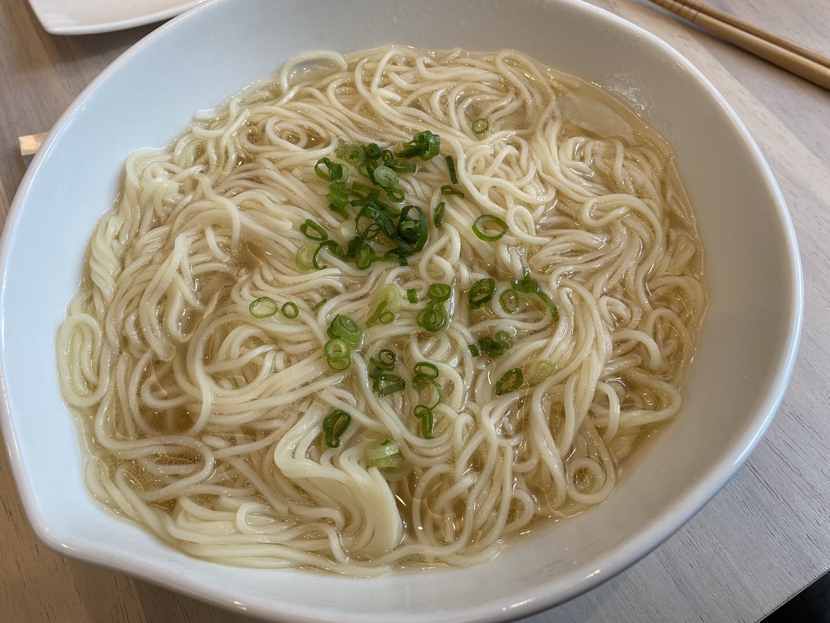 クリア豚骨ラーメン(お土産)作った！

豚骨苦手な嫁ちゃんと娘が
めっちゃ食べる食べる。
あっさり目で美味しいそうで(*´∀｀*)♪
