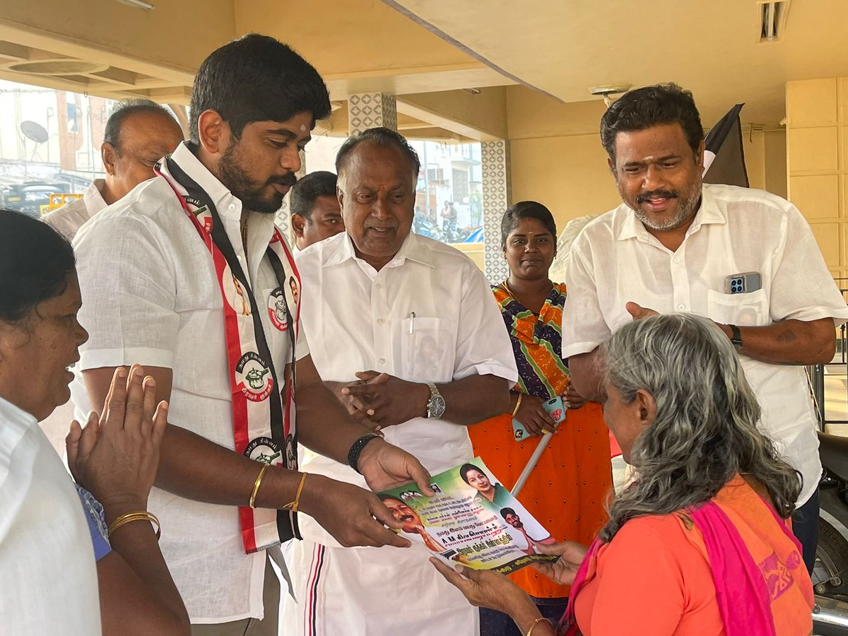GomatiSivam's tweet photo. Taking cooker to every nook & corner of #ErodeEast 💪💪💥
#AMMK #Vote4Cooker #ErodeEastByPolls #ErodeEastByElection https://t.co/lEXhUziMjT