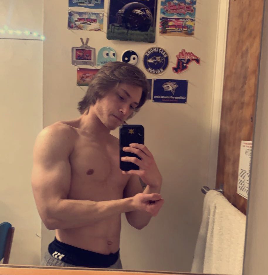ignWiddy's tweet photo. A tale of two people … ⏳🐺💪👑

Left: Me at ~150lbs
Right: Me at ~180lbs https://t.co/umNvqM6apf