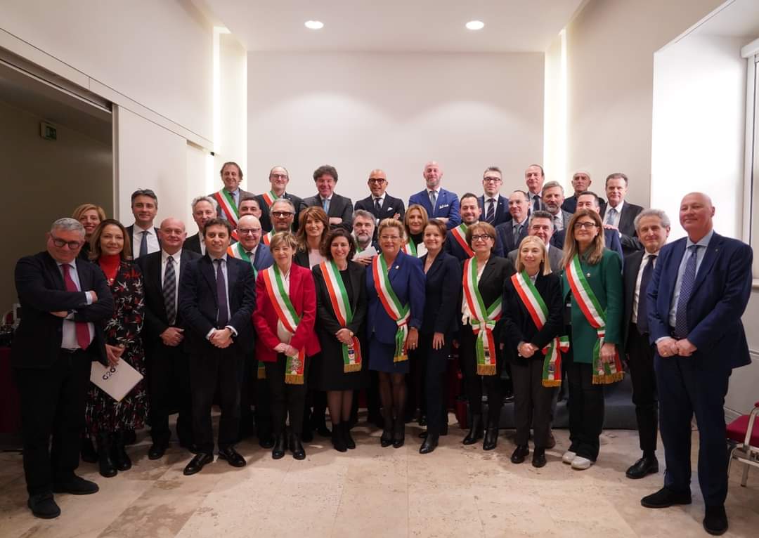 ComunediCaorle's tweet photo. L'Assessore al #Turismo @munerottocaorle è stato presente nei giorni scorsi a Roma per il #g20summit tra il Governo ed il Summit delle spiagge italiane con il Ministro @DSantanche, delegata dalla Premier @GiorgiaMeloni, per il riconoscimento dello status di #CittàBalneare https://t.co/ADQRQyWqnv