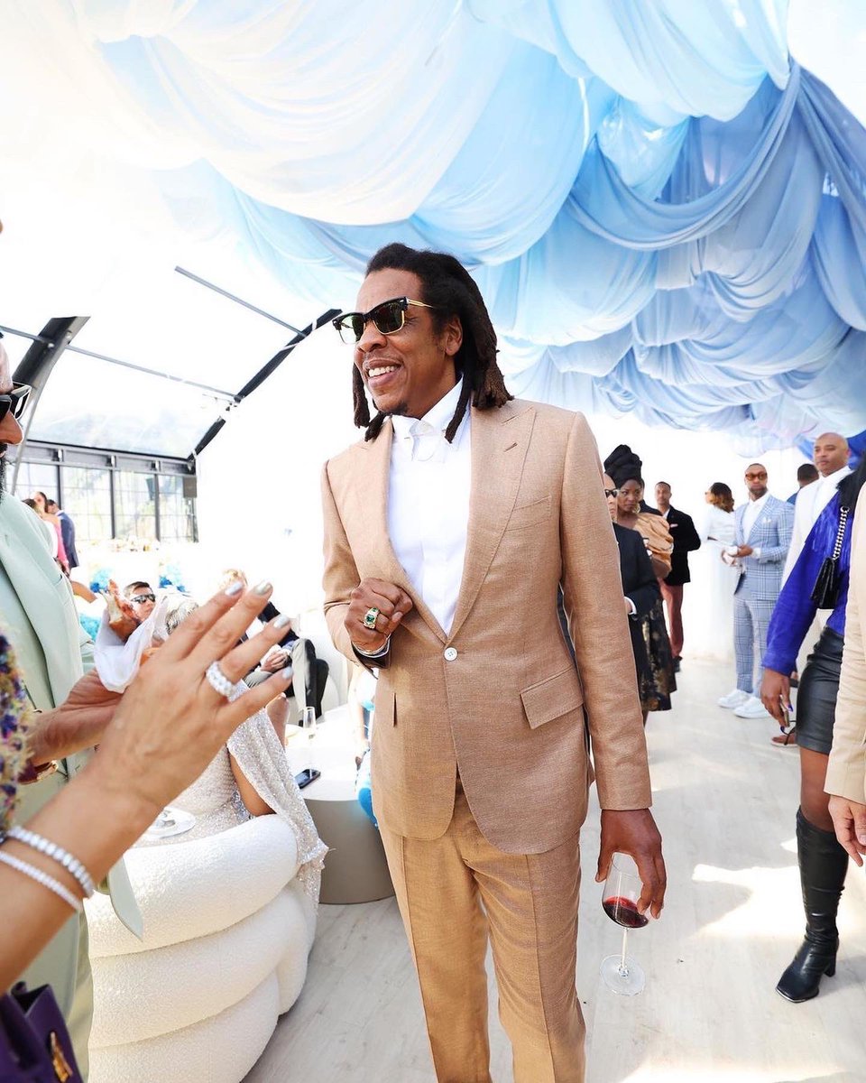 hot975lv's tweet photo. Annual Pre Grammy #RocNationBrunch ๐คฉThese celebrities came to slay!
.
.
.
#djkhaled #liluzivert #2chainz #beyonce #haileybailey #normani #ellamai #chloebailey #jayz #kellyrowland
๐ธ Beyoncรฉ , Kelly Rowland, jamiefcw (Instagram) https://t.co/NjivmYtSYd