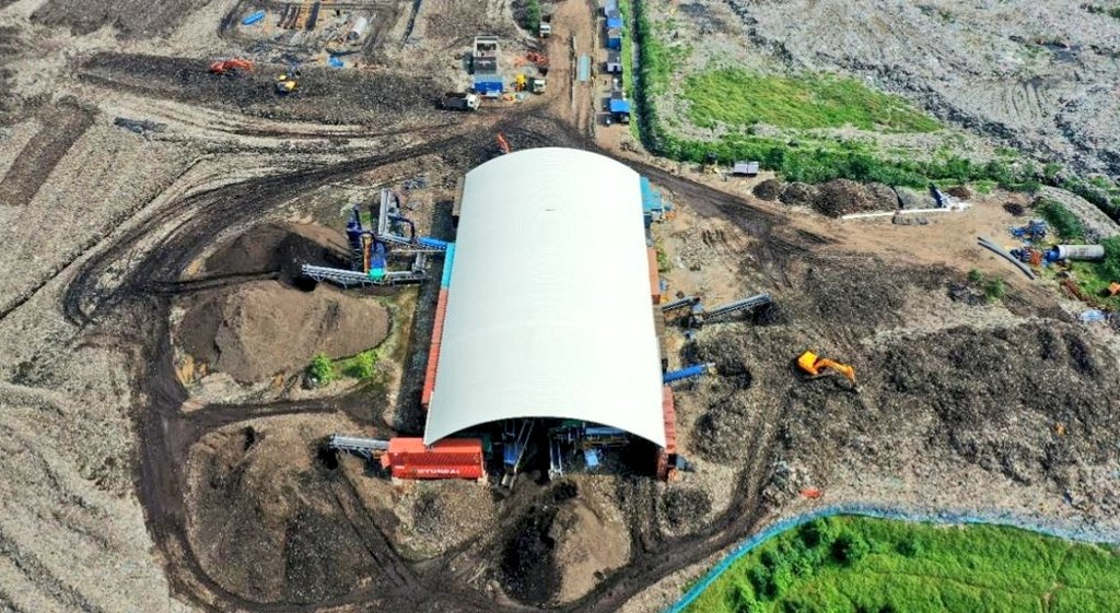 chennaicorp's tweet photo. பெருங்குடி குப்பை கொட்டும் வளாகத்தில் பயோ-மைனிங் முறையில் நிலத்தை மீட்டெடுக்கும் பணியில் சுமார் 1.05 இலட்சம் டன் எடையுள்ள RDF எனப்படும் பிளாஸ்டிக் கழிவுகளை விஞ்ஞானரீதியில் சிமெண்ட் ஆலையில் மாற்று எரிபொருளாக பயன்படுத்தியதன் மூலம் சுற்றுச்சூழலில் சுமார் 7.50 மெட்ரிக் டன் (1/2) https://t.co/hq1CXV7FgV