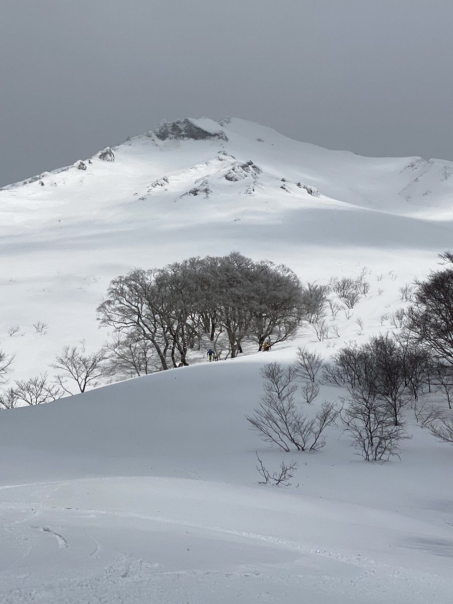 エロい事が大好きな変態ですが自然の中に入り自然を相手にしてる時だけはエロい事を考えてない😅生と死を感じながら🏂滑るのと女性の中に入り必死で腰を振る感覚が似てる気が。。