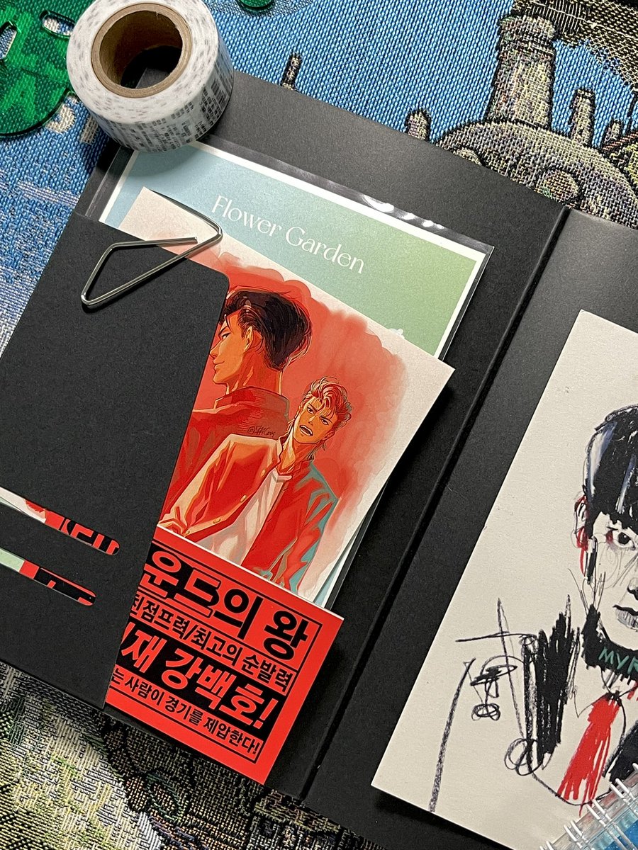 6. 아카이브리즌 아카이브폴더 + 넘버노트(B6)
: 이것도 최근에 사용하게 되었는데 B6 사이즈라 손이 자주 가요..
구성이 신기하고 정말 나만의 폴더를 만드는 느낌이라서! 영수증이나 얇은 종이를 끼울 수 있는 파일철도 있고 가장 앞쪽의 엽서나 카드류를 끼워넣을 수 있는 공간도 굿 o(^▽^)o 추천!