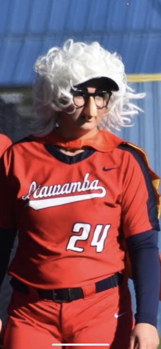 When the team hears <a href="/THEkhawk13/">Kristen Hawkins</a> say “star jumps” #notme