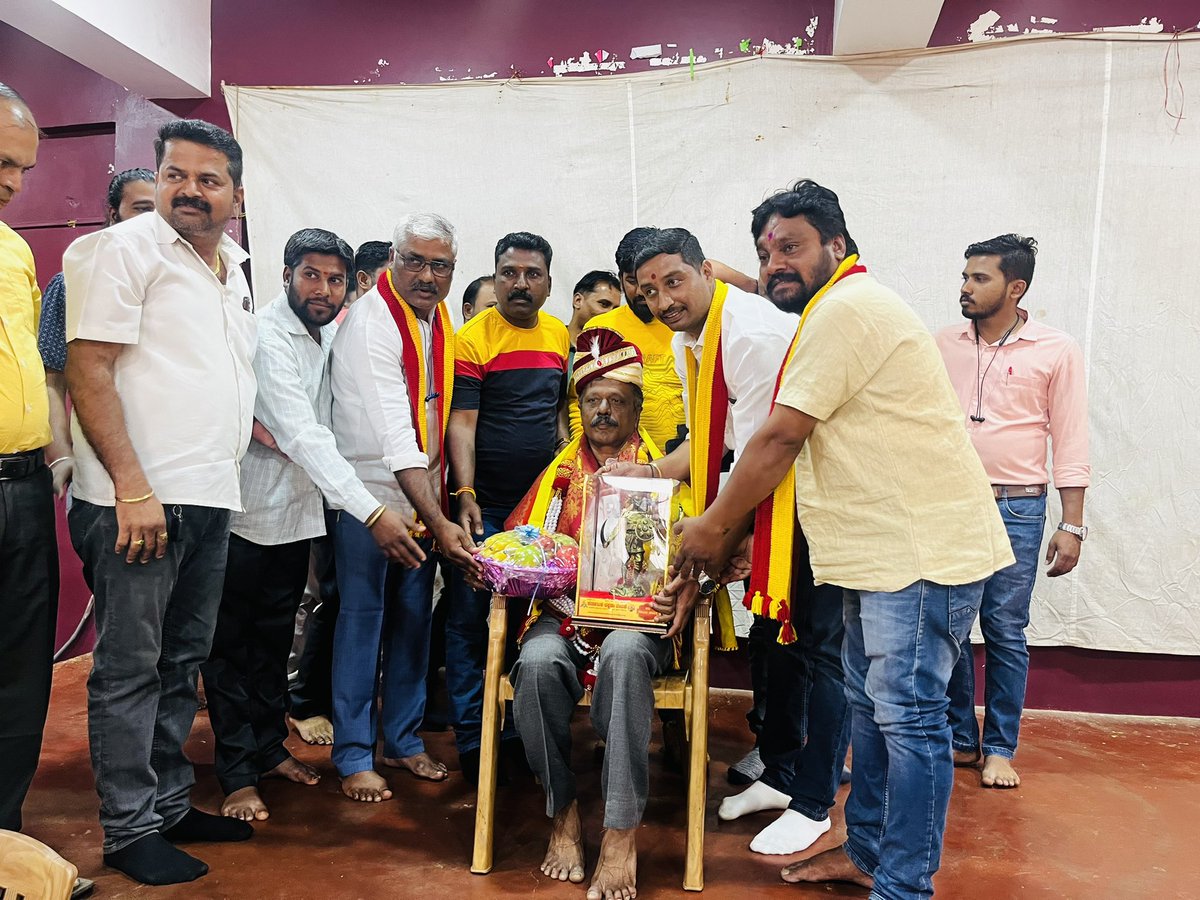 LocalviewIn's tweet image. ಗಡಿನಾಡು ಚೇತನ ಪ್ರಶಸ್ತಿ ಪಡೆದ ಅಶೋಕ ಚಂದರಗಿಯವರಿಗೆ ಸನ್ಮಾನ @BSBommai @DGudaganatti #belagavi #localview #localnews