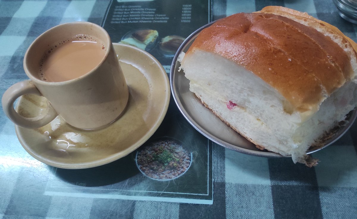 Samraatraao's tweet photo. #goodmorning #cafegoodluck #pune #tea #bunmuska https://t.co/USXdBXVGKX