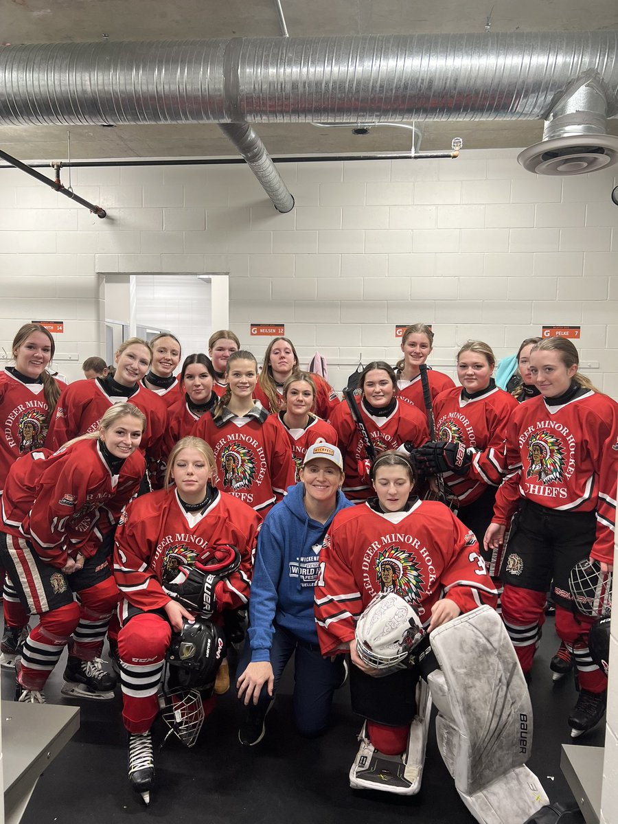 Day 2 of #ctwickfest was incredible! @canucksalumni played against the Surrey Fire Fighters to raise money for the community and put on a great show! Well done to each team who attended Wickfest today - good luck tomorrow! @wick_22 @CanadianTire @Gatorade @CityofSurrey