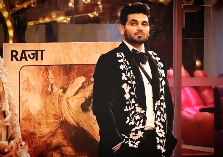 BollySpy's tweet photo. #BiggBoss16 | Celebrating the unbeatable spirit of MIGHTY WINNER SHIV 💪🏼 Let's raise a cheer for our champion and keep the trend going! #ShivThakareFans #BiggBoss #BB16 #ShivThakare @ShivThakare9 

Retweet🔃 How Many Are Part Of This Trend? https://t.co/x4ldtfQ7dy