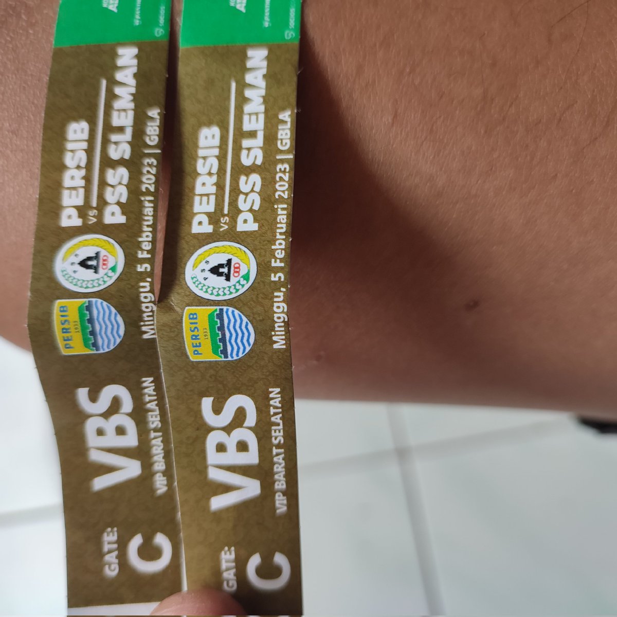 jimiweh's tweet photo. Bisi aya nu bade tukeran tiket persib, butuh timur 2 tukeran jeng vbs 2 oge, teu kudu nambah https://t.co/ESJKs61lhp