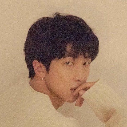 mielnamu_'s tweet photo. Nam se abrió a nosotrxs, nos mostró su un poco más de su vida personal, algunas ya sobrepasaron el límite, Nam es un amor y quiero que pueda confiar en army, SU FANDOM. 

WE LOVE YOU NAMJOON
NAMJOON OUR PRIDE AND JOY
WE LOVE YOU RM https://t.co/jbxtqoc7tR