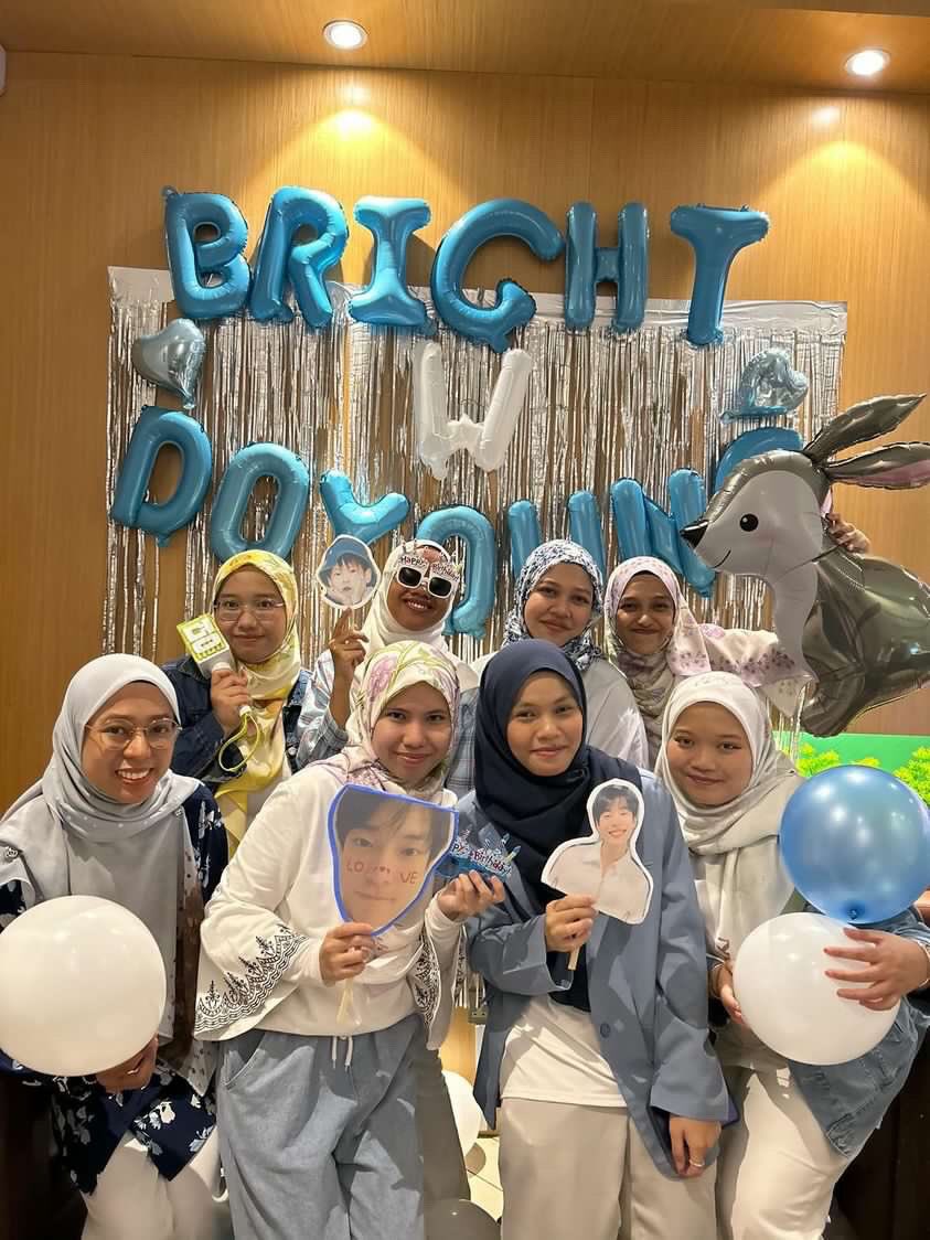 aina_syy's tweet photo. Having so much fun at Doyoung CS Event! Beautiful deco and meet beautiful czennies 😍 shout out to crews yg so friendly and kind!! Seriously sedih sbb kena gerak awal hmm nvm you guyss really crush it 💚💚@brightwithdy #BrightwithDOYOUNG https://t.co/GwFHG9MJBr