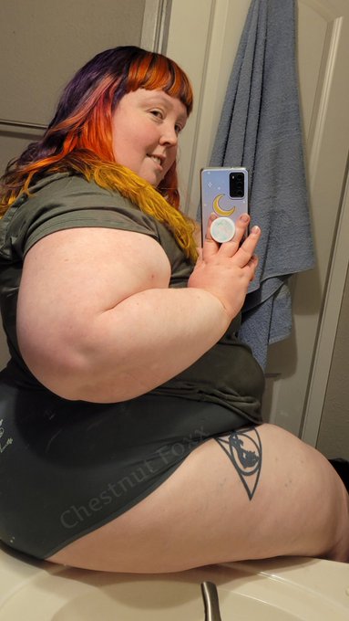 I got my hair done today! What do you think? 🥰 https://t.co/7tw4IhXw7m