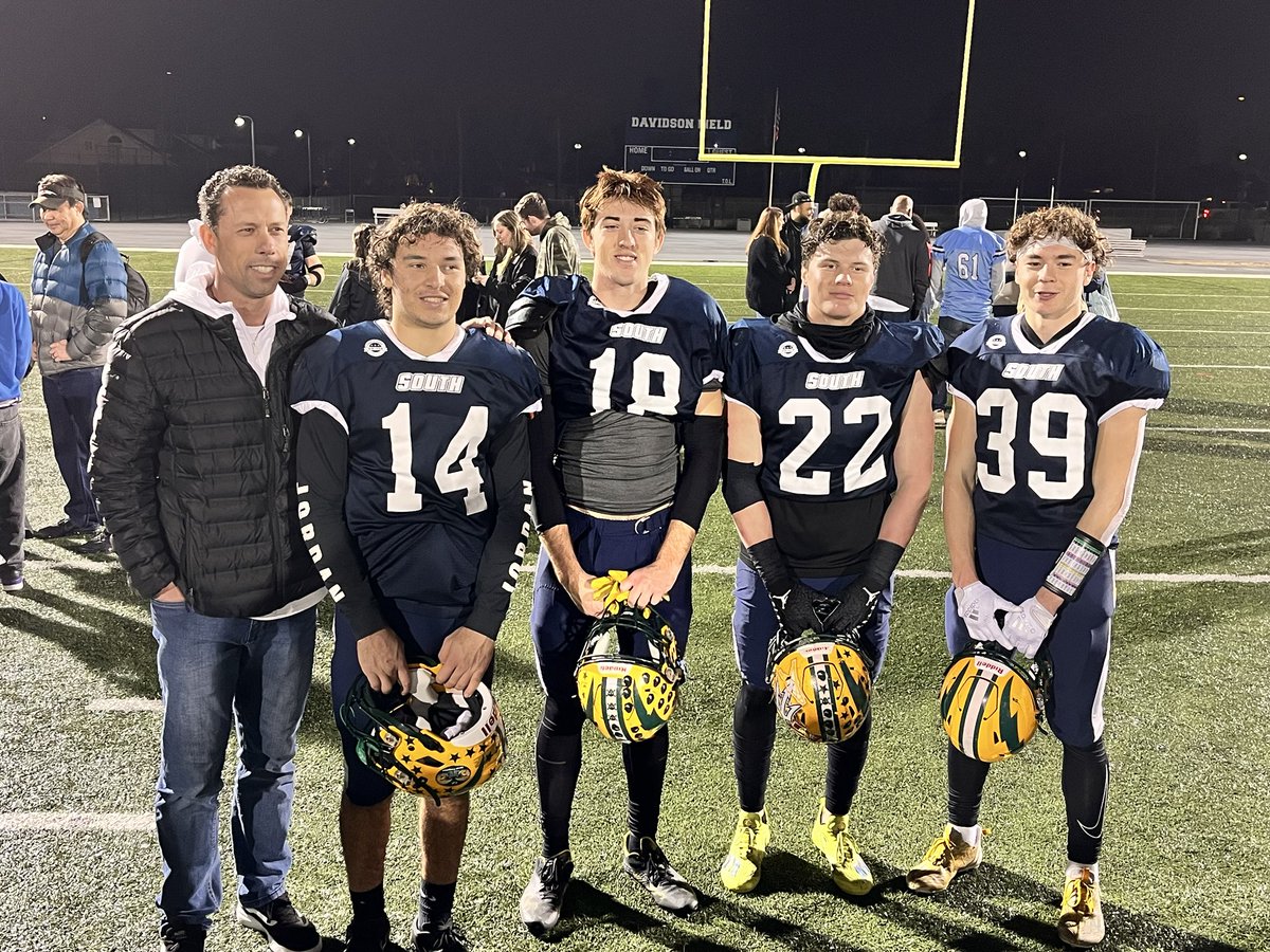 EdisonChargerFB's tweet photo. Job well done tonight ⁦@AwadParker⁩ ⁦@DominicLopez_11⁩ ⁦@JacksonIrwin18⁩ ⁦@CarterHogue39⁩  
You guys made our Charger Community proud and congrats on the win! https://t.co/y5j0tv68kA