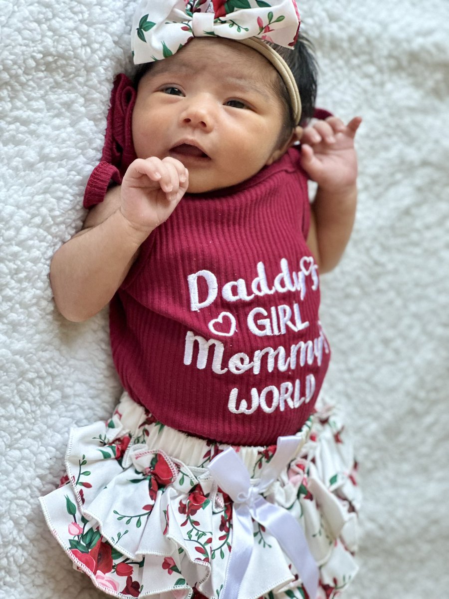 maddyrose_____'s tweet photo. my girl 🌹 happy one week of life 🤍 https://t.co/lkQBqfNdm2