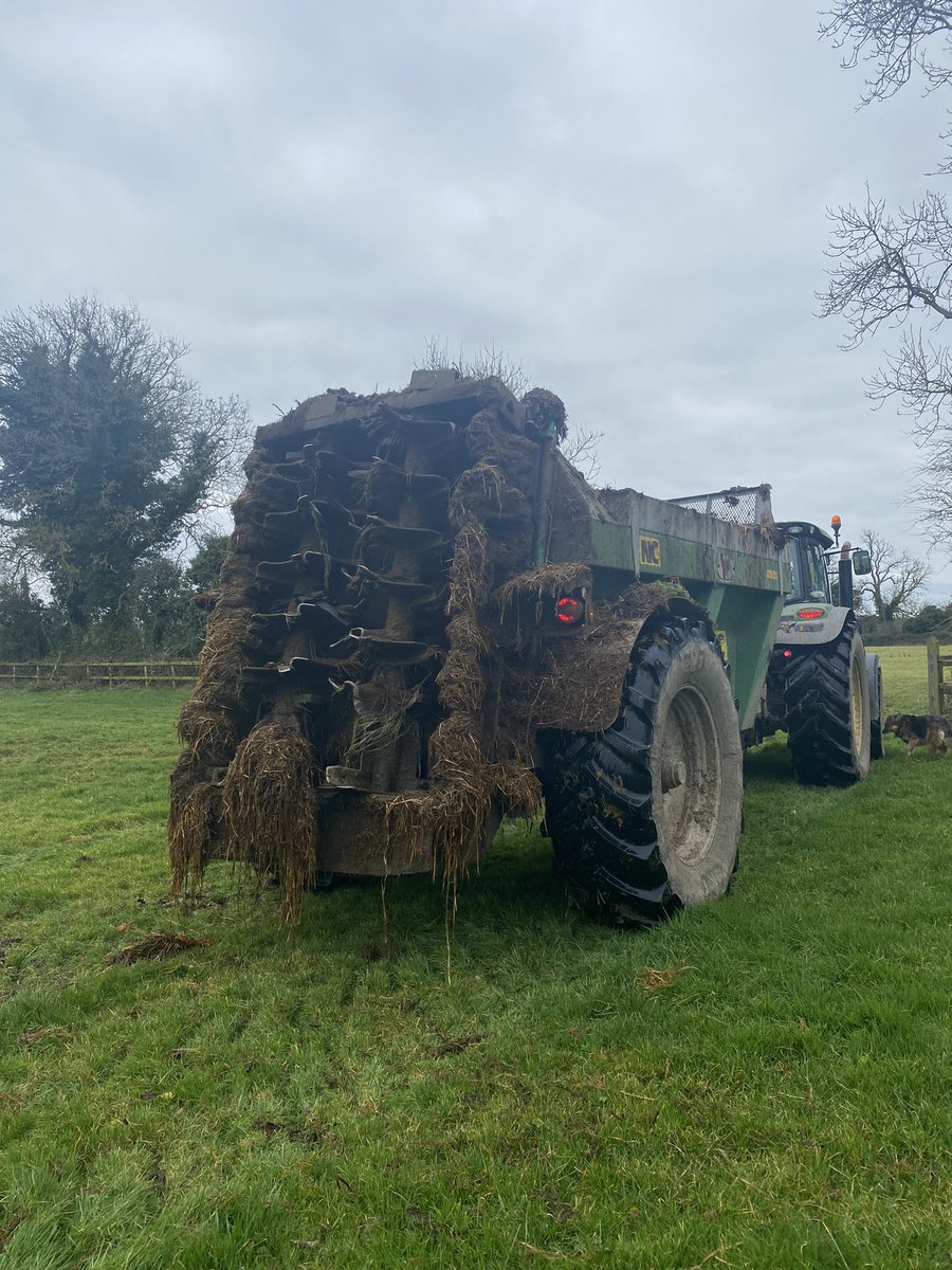 RoisinCondell's tweet photo. Dung out prepping for big things this year 🐄🌱 https://t.co/VkAosr4fXb