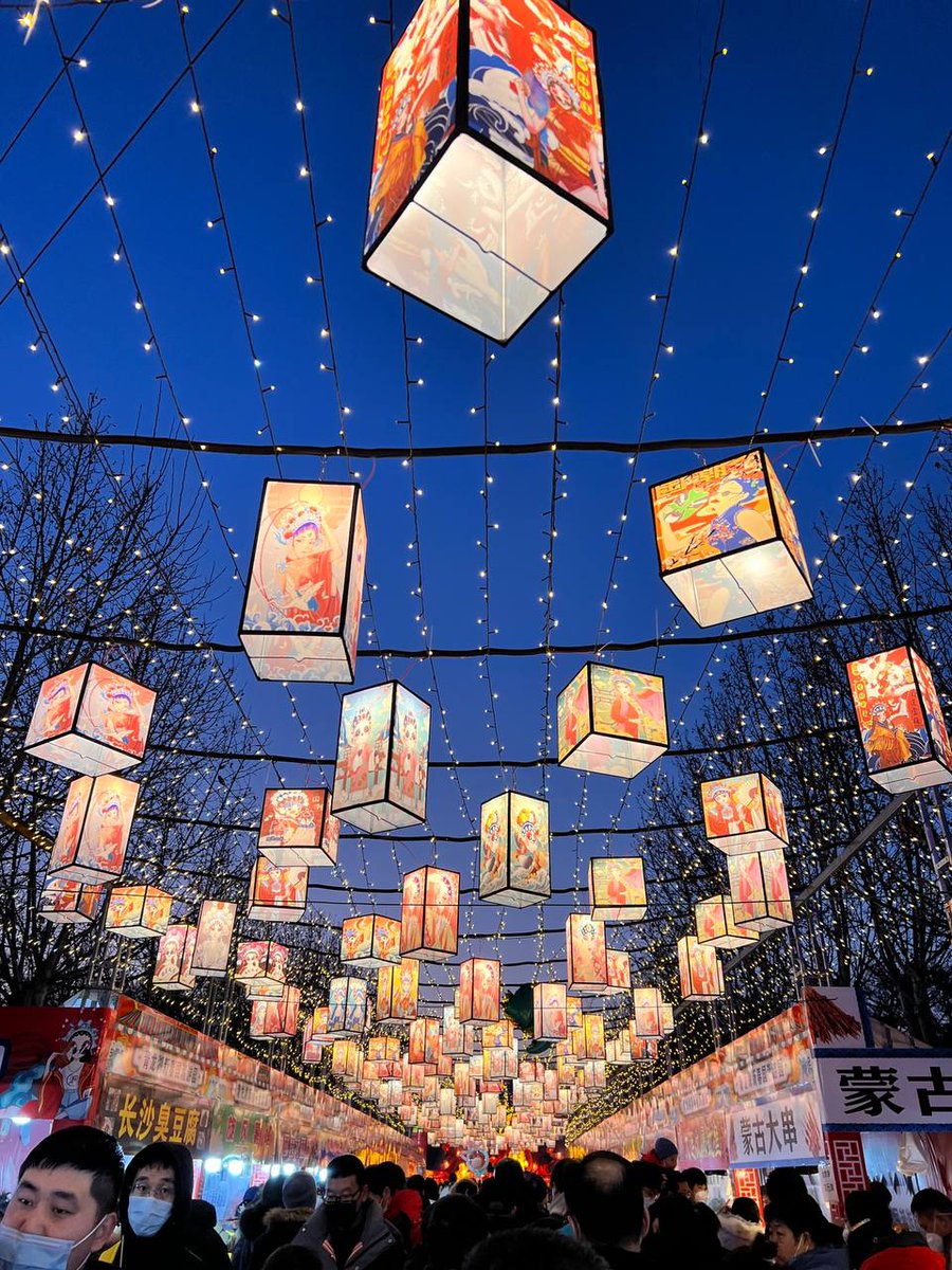 Della3570's tweet photo. Lively and lively New Year's Eve, happy and festive reunion. Fireworks are brilliant on the Lantern Festival night, and the whole world celebrates everything. May you have a steady stream of wealth and blessings, a happy relationship, a happy relationship, and a happy family. 🤍 https://t.co/EdZJAKdUVc
