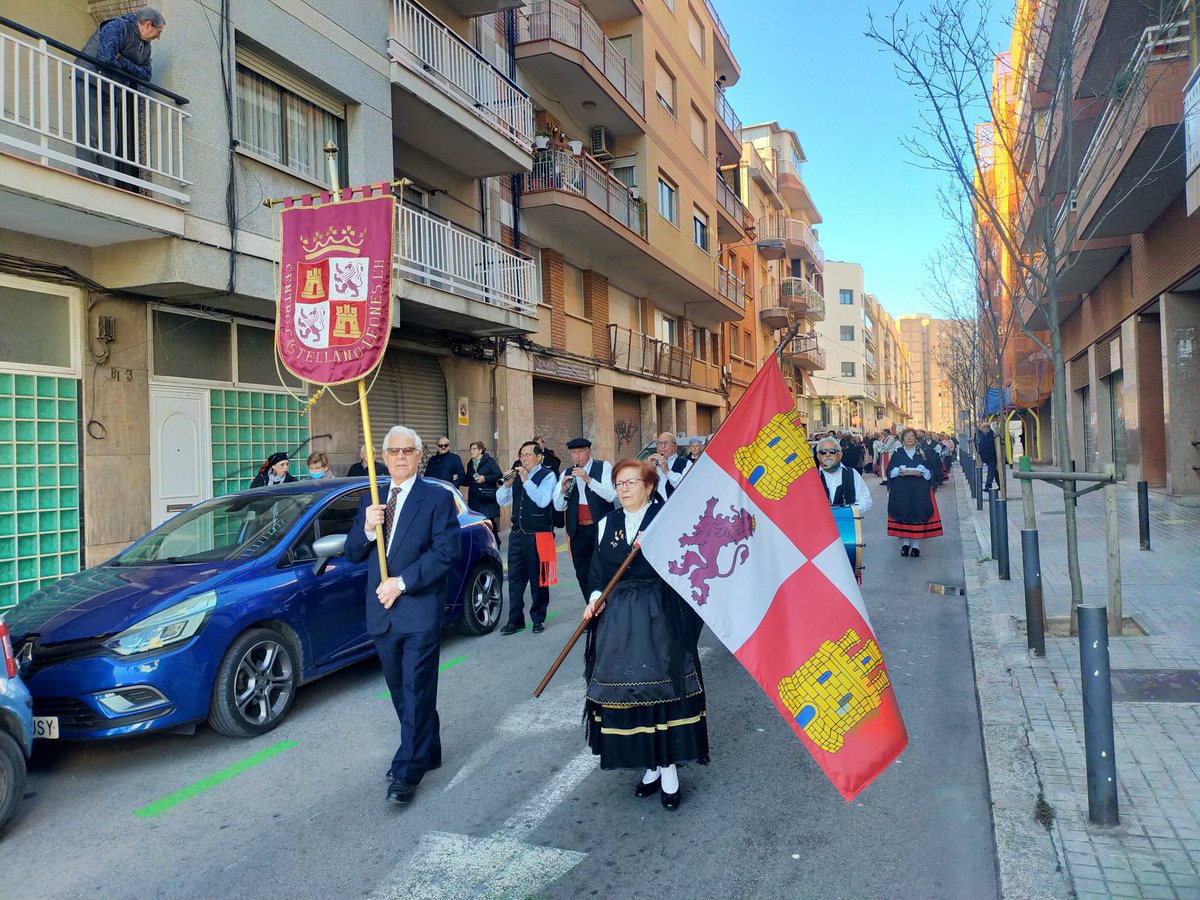 esquerraLH's tweet photo. Celebracions per la festivitat de #SantaÀgueda que, com cada any, organitza el @casteleonesLh pels carrers del barri de #Sanfeliu https://t.co/GvE7Fd9rTq