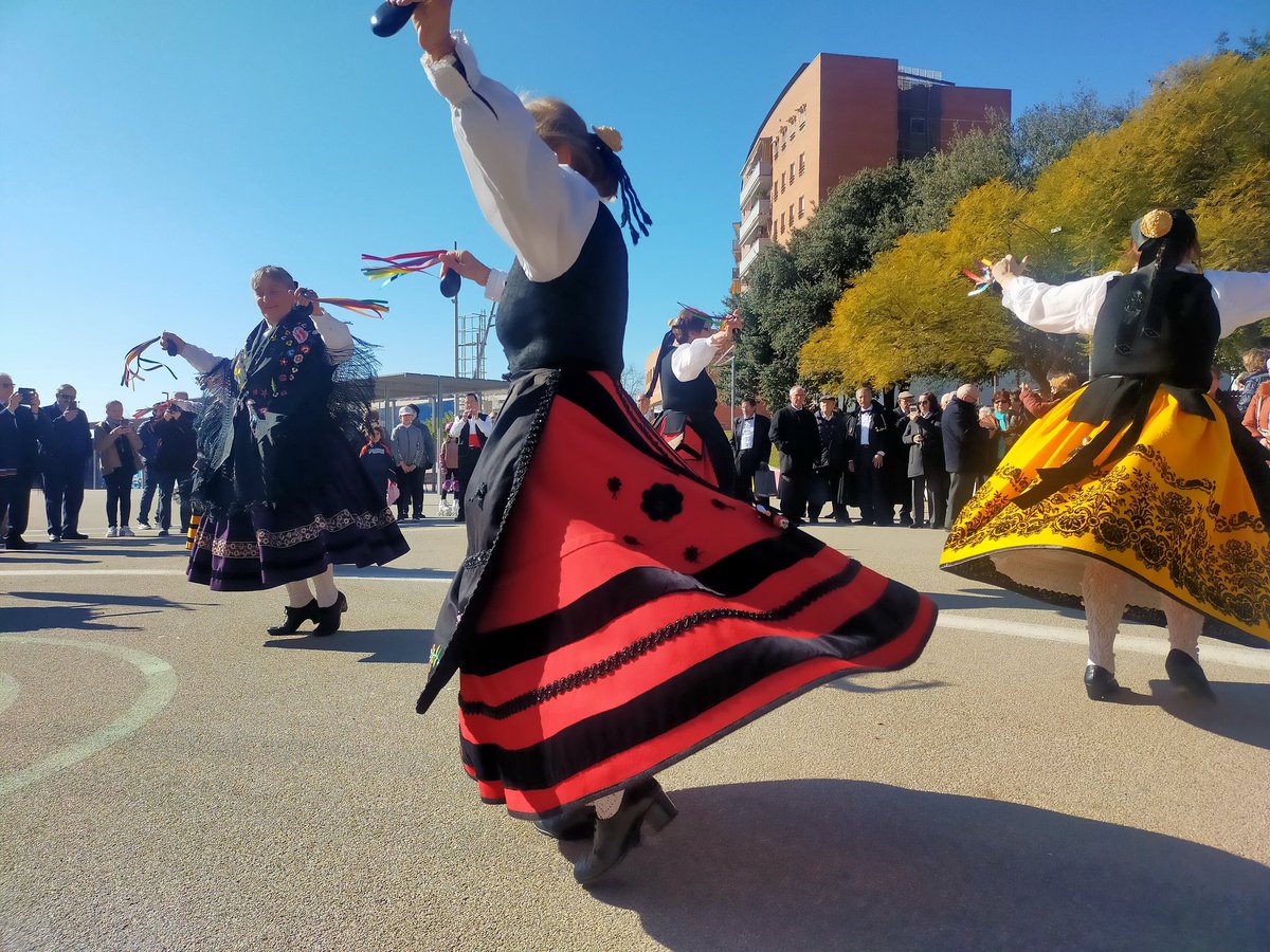 esquerraLH's tweet photo. Celebracions per la festivitat de #SantaÀgueda que, com cada any, organitza el @casteleonesLh pels carrers del barri de #Sanfeliu https://t.co/GvE7Fd9rTq