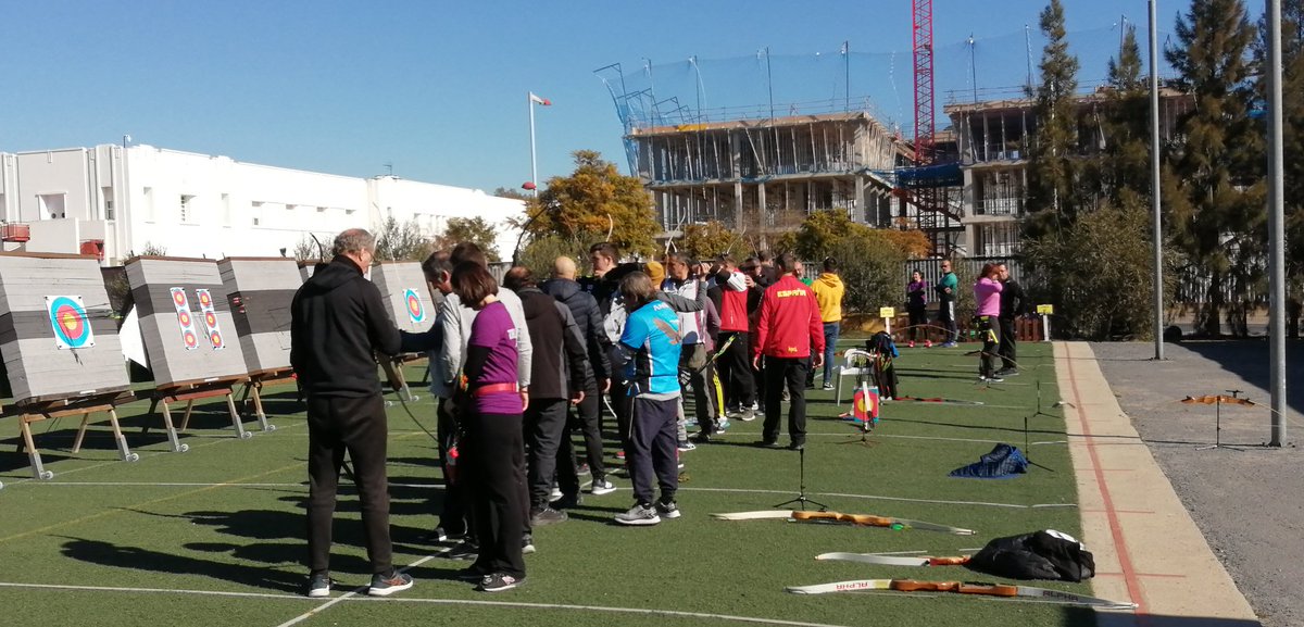 Este fin de semana se está desarrollando la tercera jornada del curso de monitor Nivel I organizado por la <a href="/RFETA/">RFETA</a> y la <a href="/fataprensa/">Federación Andaluza de Tiro Arco</a>  con la colaboración de la <a href="/Deportesuhu/">DeportesUHU</a> y el <a href="/clubasirio/">Club Asirio</a>