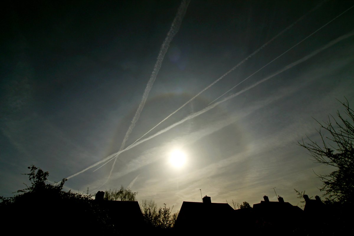 Spicey_Spiney's tweet image. Beautiful #22DegreeHalo visible from Oxfordshire at 12:15 UT 5th February 2023. Photo taken with a Canon 1100D with Canon 10-18mm lens #AtmosphericOptics #OpticalEffects #IceHalo