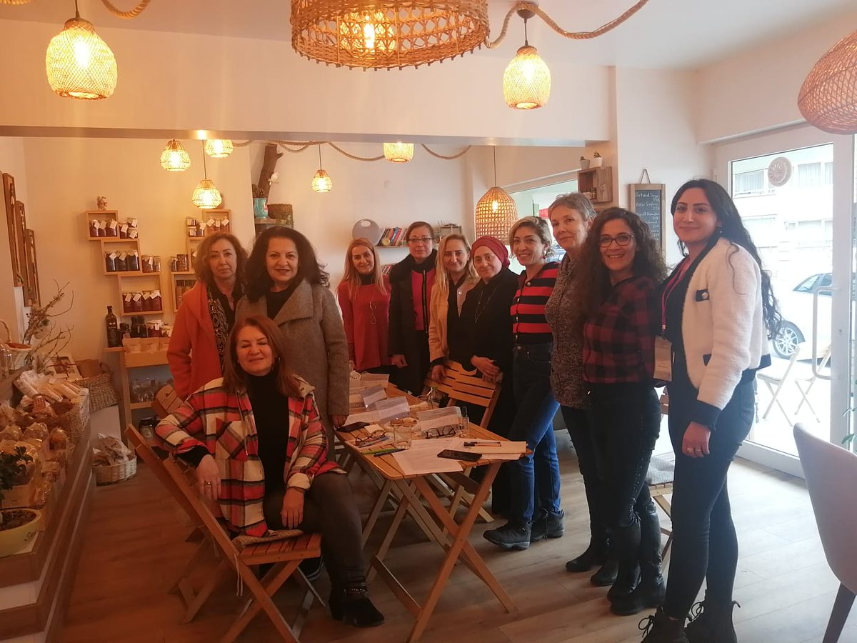 nilufernegiz's tweet photo. Kentte kamusal alanda kadın görünürlüğü ve sorun alanları konulu TÜBİTAK projemizin Zonguldak sahasını, kentin siyaset yönetim ve sivil alanında yer alan temsilci kadınlarla tamamladık. Teşekkür ediyorum.. 
@Tubitak
@songulsallangl
@nrncansever
@sd_universitesi https://t.co/sF7UbonUvr