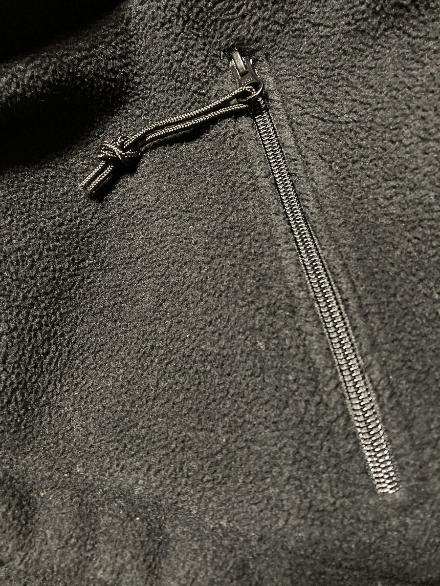 M42_photo's tweet image. アメリカ軍のフリースECWCS Gen2のジッパーに付いている紐が長くてプラプラしてカッコ悪く感じていたので、100均(キャンドゥ)で売っているジッパープルに付け替えたらいい感じになった。モンベルやアマゾンでも探したけどこれが一番よい。
#ECWCS #Gen2 #フリース #ジッパー #ファスナー