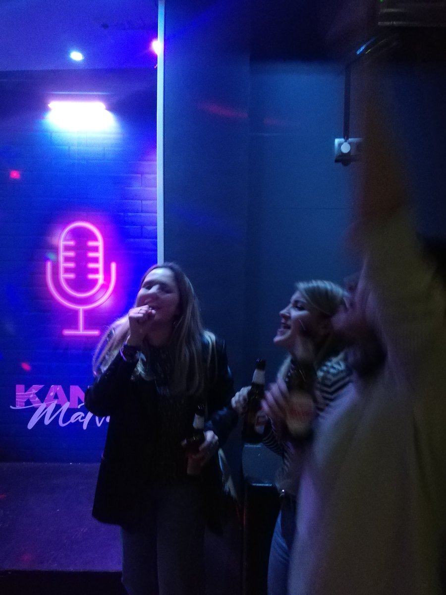 A quién no le va a gustar un buen karaoke un sábado noche