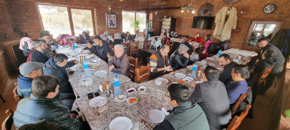 📍İlçe başkanımızın organize etmiş olduğu kahvaltı programımıza, İl başkanımız <a href="/Seyit_Karaca/">Dr.Seyit Karaca</a> , İl yönetim kurulu, ilçe yönetim kurulu ve ailerinin katılımıyla gerçekleştirdik. 

Samimi ve sıcak bir aile tablosunu için teşekkür ederiz. 🤝💧

#OylarDEVAOlsun
#Devapartisi