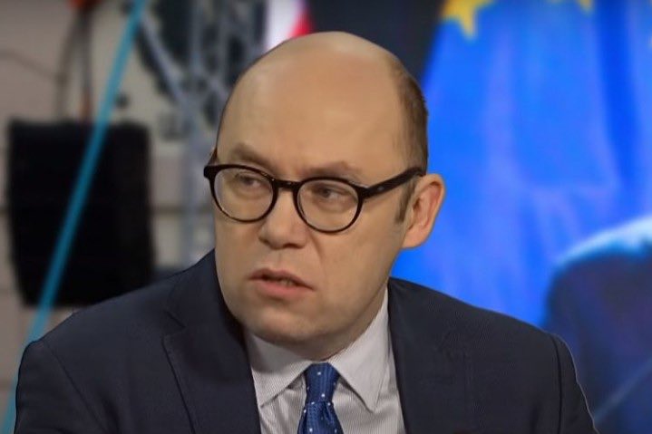 EreaAndrzej's tweet photo. Czytam via @KujawskiLaur, że p.Koziński w #LożaPrasowa broniąc funduszy pozabudżetowych powołuje się na przykład… Rosji, gdzie „Putin ma 1/5 budżetu do wyłącznej własnej dyspozycji”… https://t.co/gjrKlSdrd4
