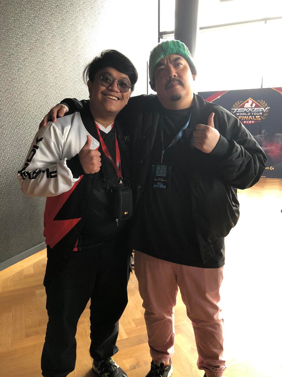 TK_RakEnRoL's tweet photo. Traveled across the globe to meet another Filipino! Thank you for taking a picture with me @MarkMan23
Team 🇵🇭
#TWT2022 #Tekken #FightForPBE https://t.co/OBwfHmykoX