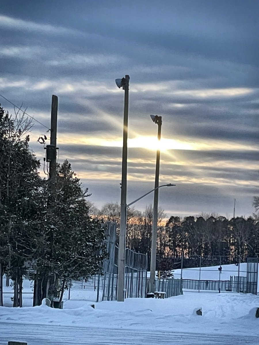 smileitsfree44's tweet photo. #WinterWonderland ❄️✨📸 #frozen 🥶🥶 #fuckingcold https://t.co/exURhUfY1o