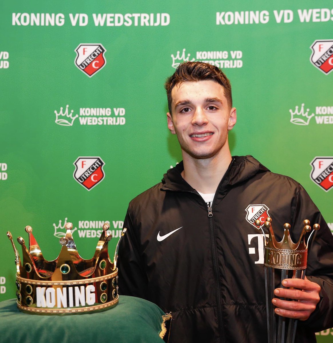 fcutrechtchamps's tweet photo. Douvikas was weer flink aan het sleuren en trekken gisteren. Heerlijke voetballer. #fcuhee #utrhee @fcutrecht #FCUtrecht #Douvikas https://t.co/OOnv8LaaXz