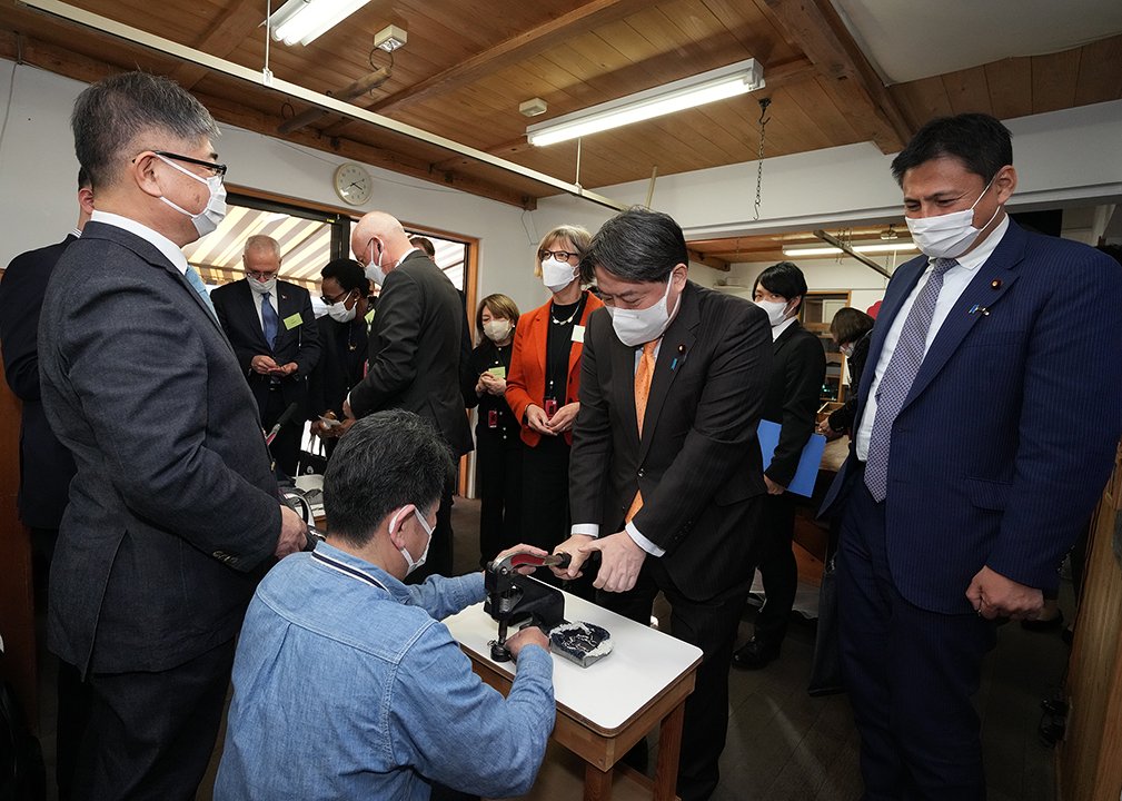 MofaJapan_en's tweet photo. #FMHayashi and StateFMTakei visited Okayama as "#Local_to_Global" Project. FM visited attractive sites with ambassadors and held a lunch meeting and a roundtable dialogue to discuss promotion of Okayama's attractions with local people including youth.
https://t.co/cNS6fxdG2u https://t.co/U69OXHAg1w
