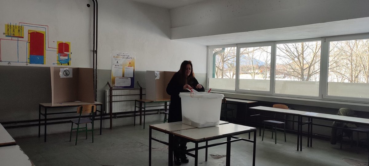 MajaP09's tweet photo. Prijevremeni izbori za gradonačelnika Bihaća. #vanredniizbori #bihac @unatelevizija https://t.co/LBSTX34nyW