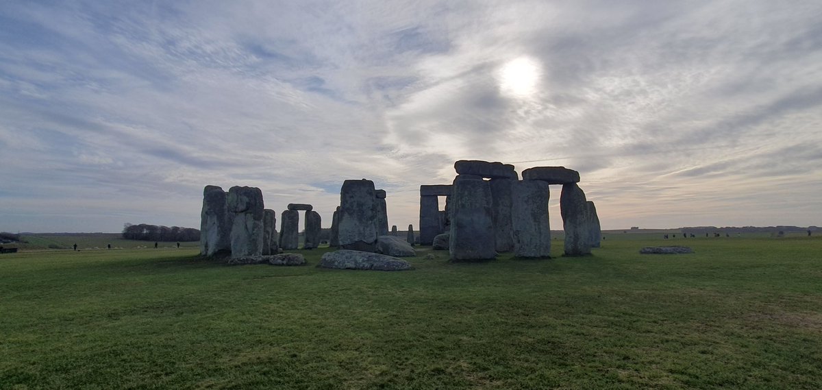 emeraldthiele's tweet photo. "They put some rocks up and probably worked really hard but that's it" says woman about Stonehenge! 

#DamnedByFaintPraise #Earwigging https://t.co/IzjE29voTJ