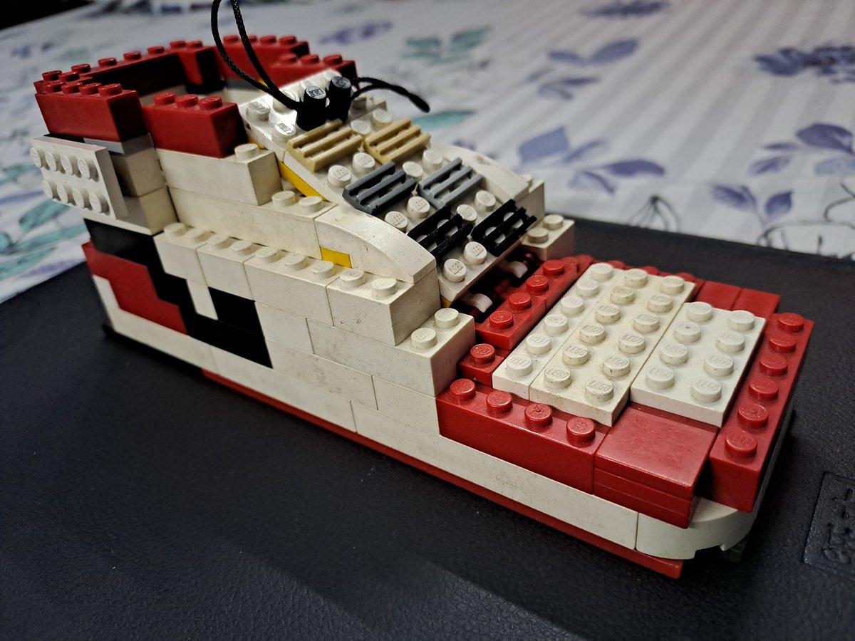 melainedcruze's tweet image. If the shoe fits...by Riley @LEGO_Group  #lego #imagination #noinstructions