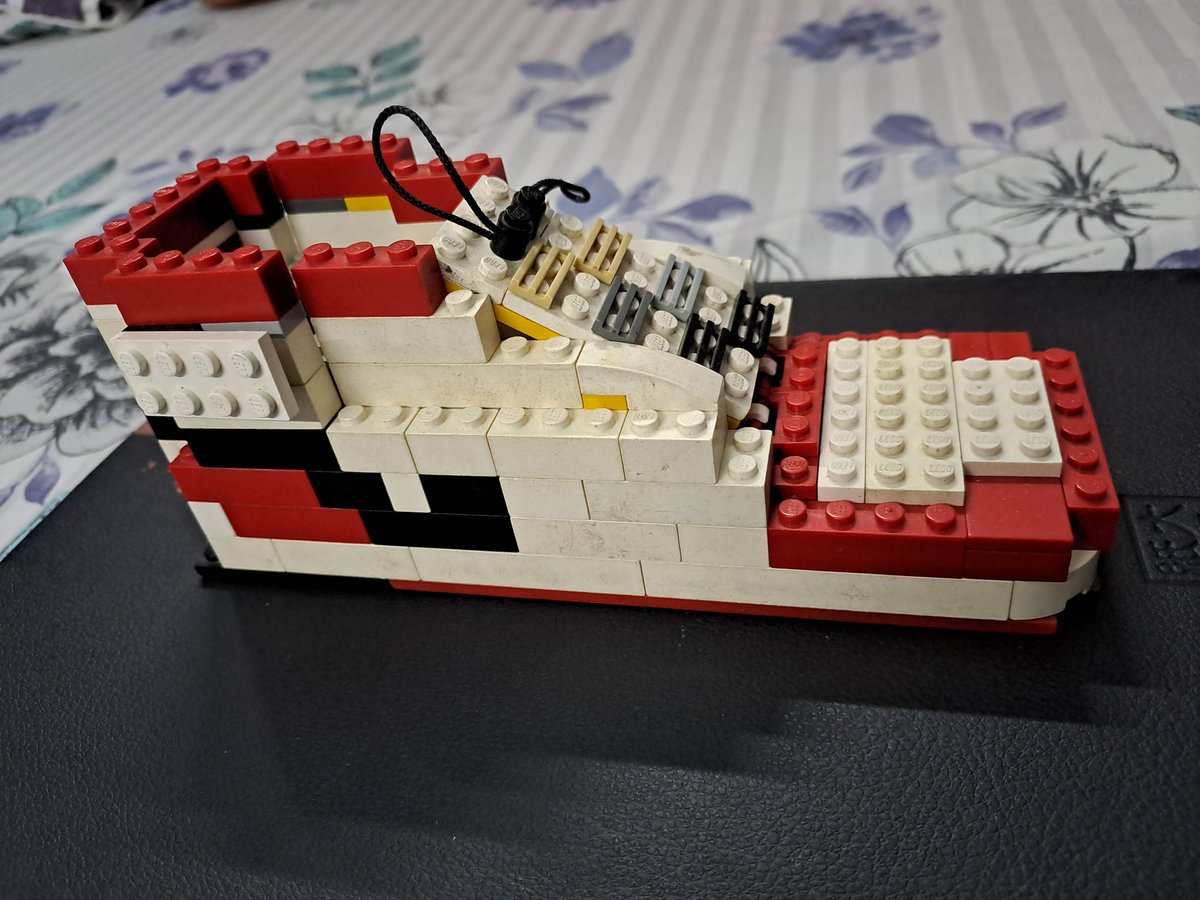 melainedcruze's tweet image. If the shoe fits...by Riley @LEGO_Group  #lego #imagination #noinstructions