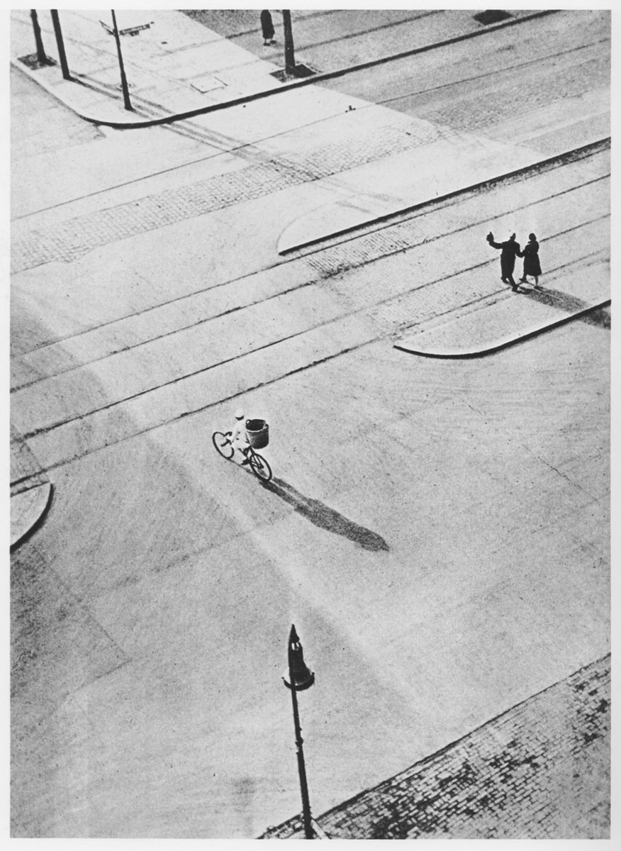 fellowshiptrust's tweet photo. gm!

László Moholy-Nagy | 7 A.M. (New Year's Morning) https://t.co/GyueErVYfV