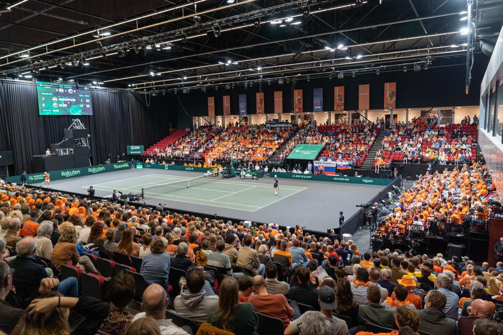 Klaar voor Davis Cup dag 2 🔥 

Nederland heeft nog één punt nodig om zich te plaatsen voor de Finals. Zit jij klaar om TeamNL aan te moedigen? 🧡👏