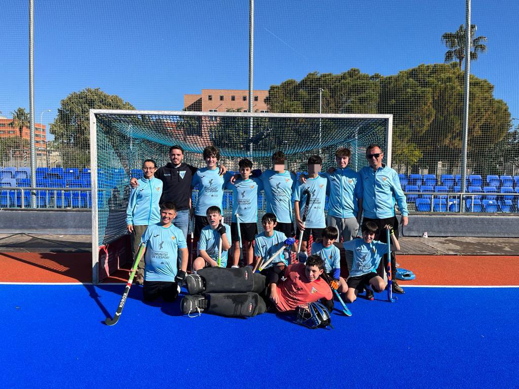 Y seguimos con las celebraciones: El equipo infantil masculino se ha proclamado campeón de la liga de hierba y con gol de nuestro jugador más Benjamín, Mateu. 👏🏻👏🏻¡Enhorabuena chavales, nos vemos en el sector del campeonato de España en Málaga! 💪<a href="/comunitatesport/">Comunitat de l'Esport</a> <a href="/FTA_CV/">Fundación Trinidad Alfonso</a> <a href="/FHCV/">FHCV Hockey</a>