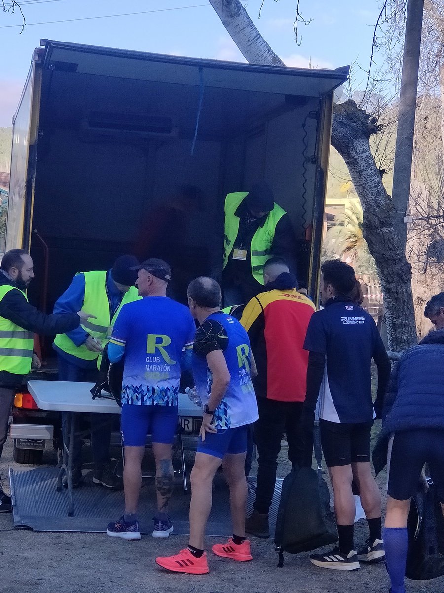 La Media Maratón del Camino, de Logroño a Nájera, seguro que es una etapa que se consolidará.

Fría y soleada mañana. El viento pondrá a prueba a las 300 personas que han tomado la salida.  

Ánimo, Nájera os espera.

Gracias y felicidades a <a href="/maratonrioja/">Club Maratón Rioja</a> por su organización.
