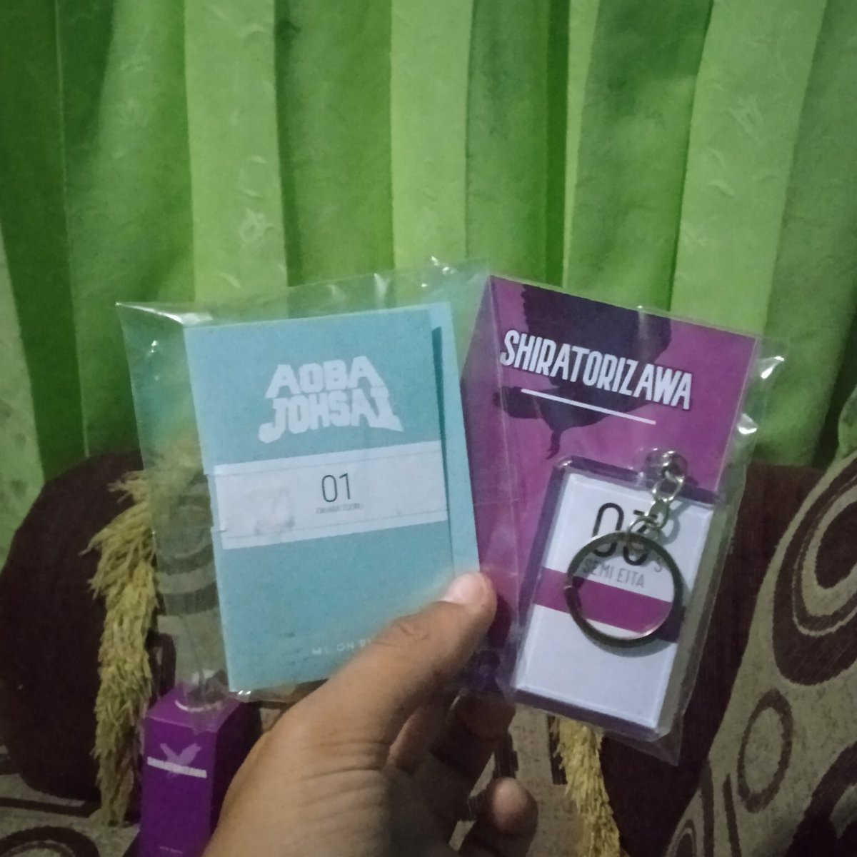 Semiiren03's tweet photo. YEYYY AKHIRNYA SAMPE🥳. suka banget sama wanginya semii, dan dapet tester oikawa yang wanginya manis banget kaya cookies cokelat><
MAKASII BANYAK TESTERNYA KAAA❤️✨ @bymoonrvr https://t.co/w2viSjpkeK