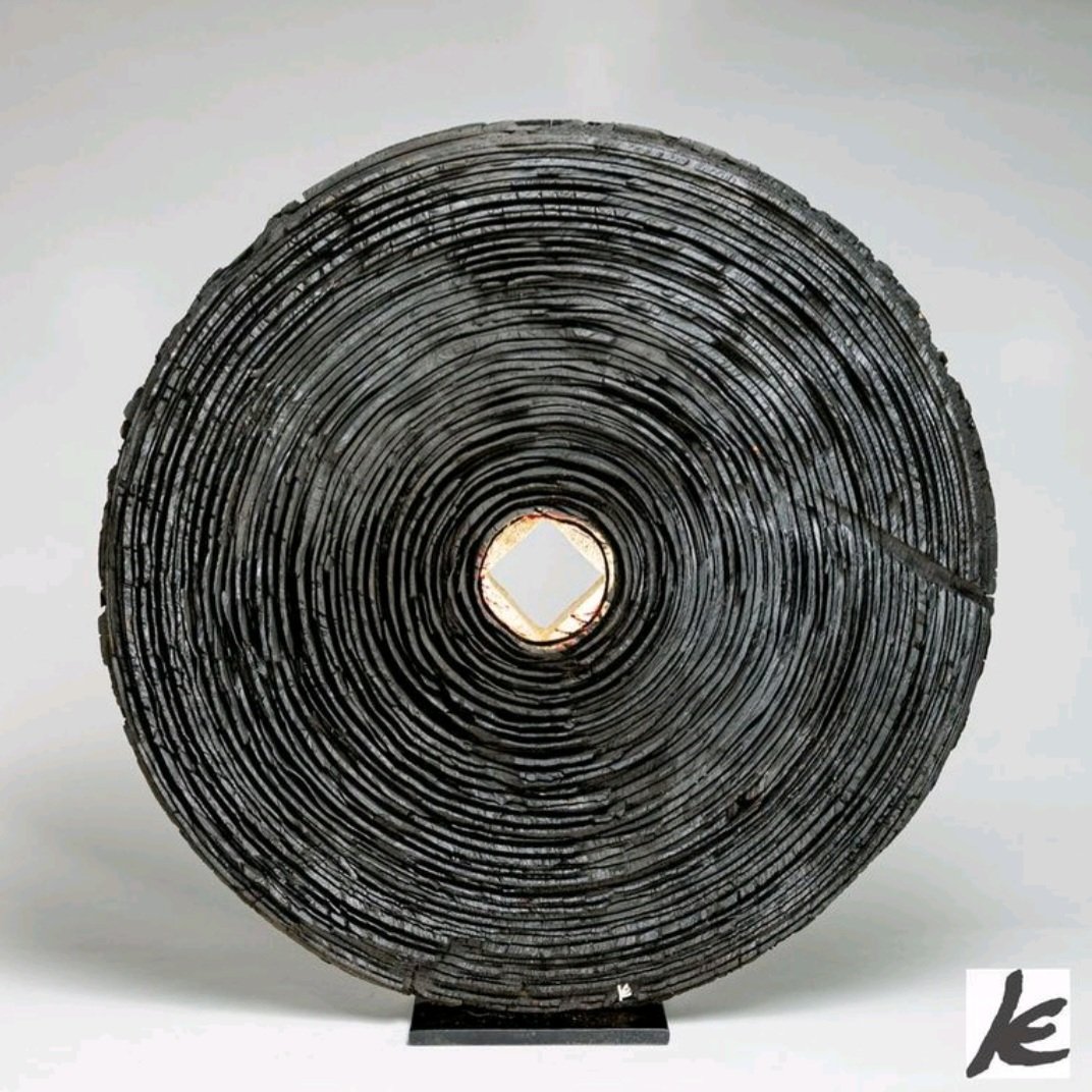 "Rainures Brisees"  2022 
ebonised burr oak with 23.5c gold leaf
58cm x 5cm (23" x 2")
Photo by Fran Morrin 

#wallart
#wallsculpture
#art
#woodsculpture
#sculpture_art 
#textured 
#woodworking  
#interdesgin 
#interarchitecture 
#architecture 
#wood
#castledermot 
#emmetkane
