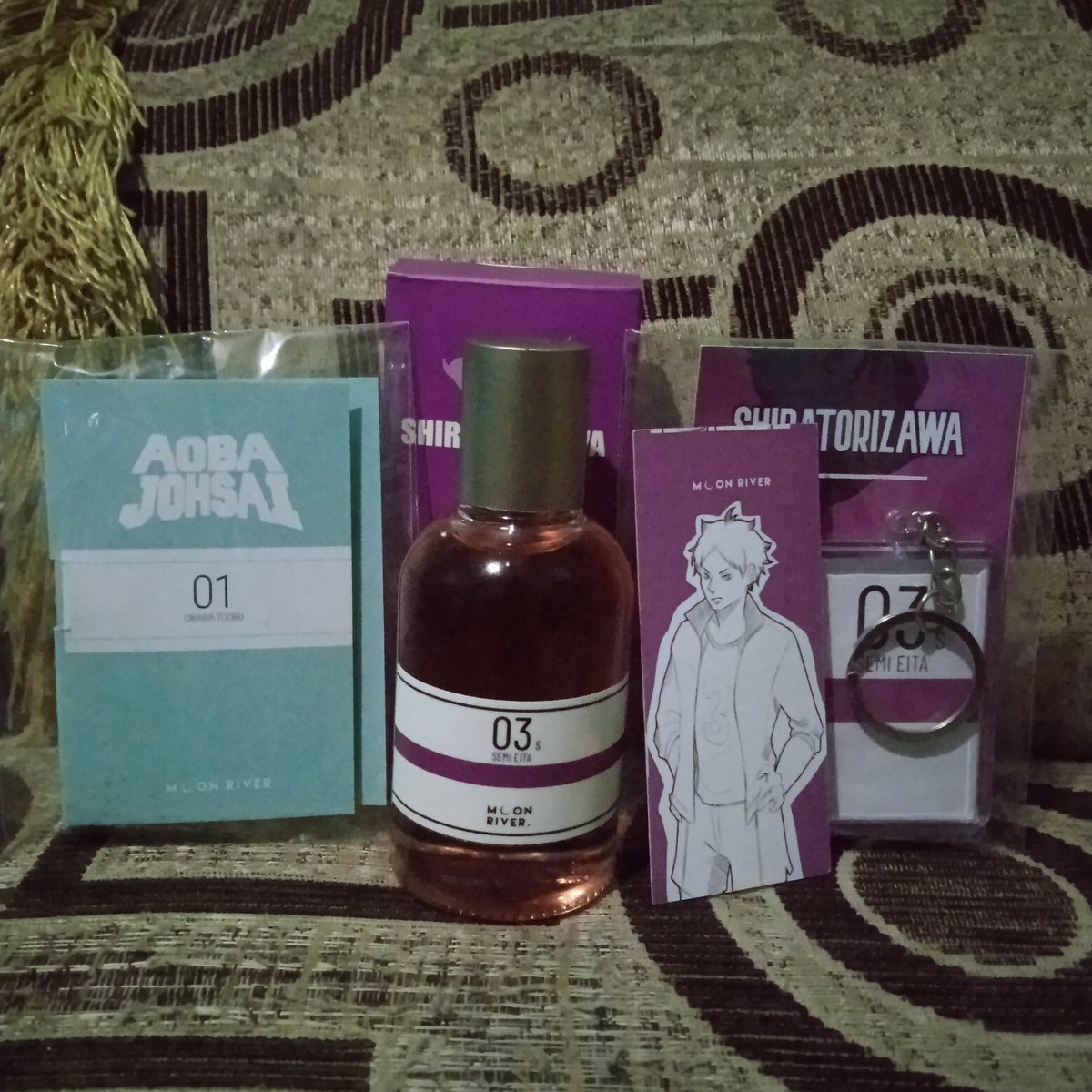 Semiiren03's tweet photo. YEYYY AKHIRNYA SAMPE🥳. suka banget sama wanginya semii, dan dapet tester oikawa yang wanginya manis banget kaya cookies cokelat><
MAKASII BANYAK TESTERNYA KAAA❤️✨ @bymoonrvr https://t.co/w2viSjpkeK