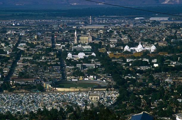 mbduvalier's tweet photo. Haïti 🇭🇹 chérie ❤️ Vue panoramique de Port-au-Prince en février 1986 😇
📸 Jacques Langevin
#AyitiPeupla 
#Duvalier
#Haiti 
💙 https://t.co/8IrJ7ZgfiH